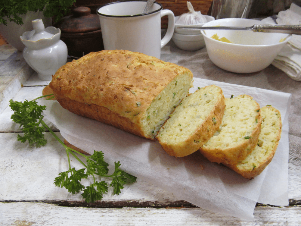 Быстрый кабачковый хлеб с травами и сыром