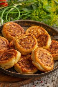 Вкуснейшие пирожки-рулетики с фаршем на сковороде