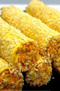 Сырные трубочки с орехами и чесноком