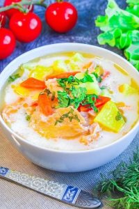 Сливочный рыбный суп с семгой